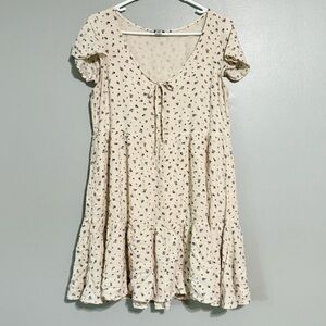 American Eagle Outfitters Women’s size M Cream Floral Patterned Top 11B4